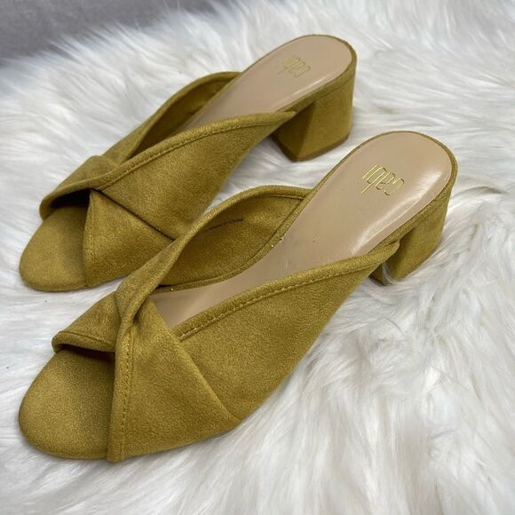 CAbi Marigold Mule Twist Knot Block Heel Sandal 7 - Picture 2 of 9